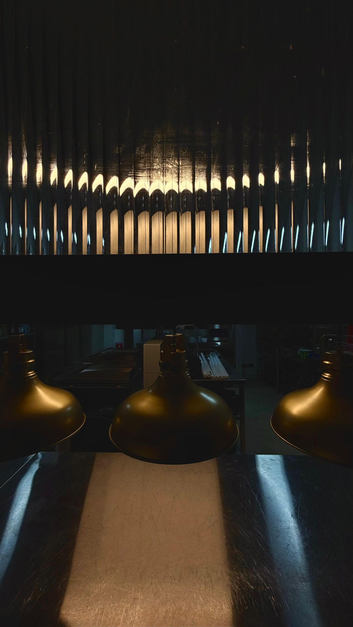 Barra de Altana Rooftop con iluminación cálida